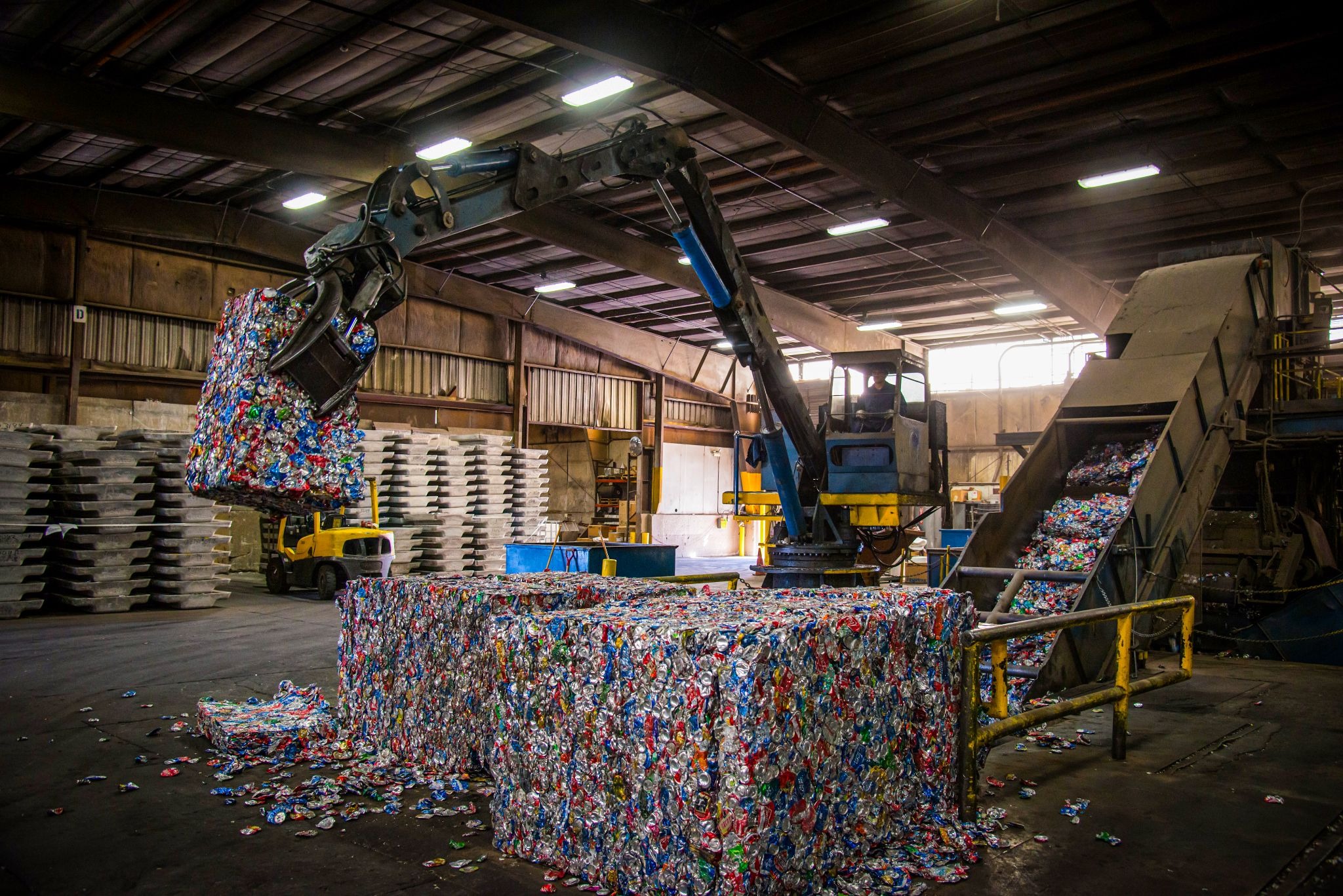 Recycled aluminum cans being processed, illustrating Golden Aluminum’s commitment to sustainability.